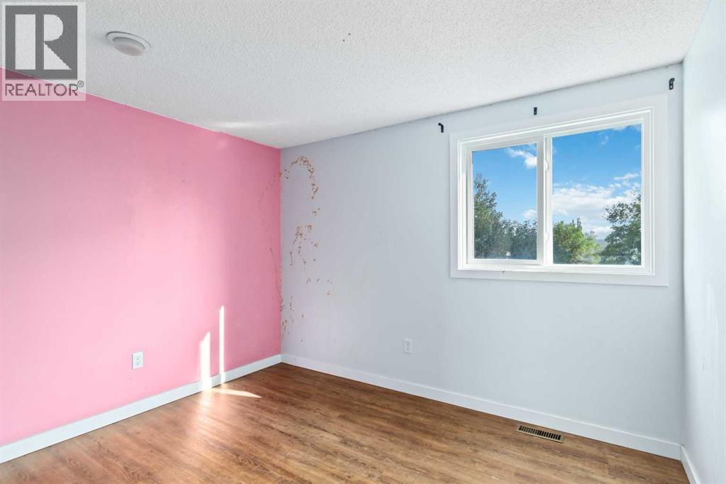 Photo 17 of 227 Dickins Drive, Fort Mcmurray AB