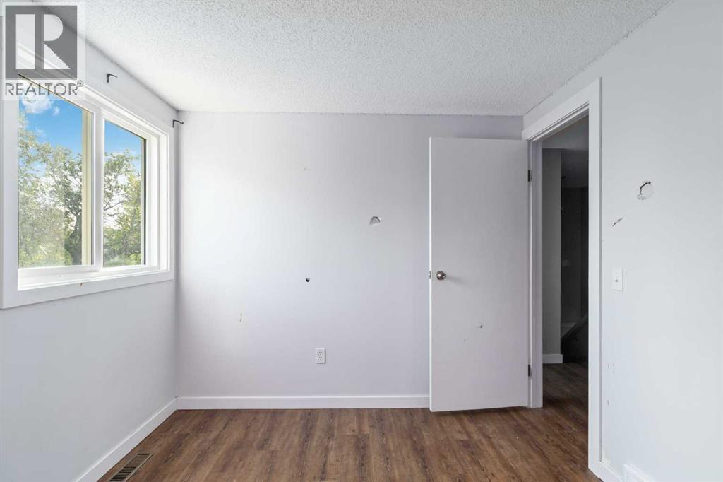 Photo 18 of 227 Dickins Drive, Fort Mcmurray AB