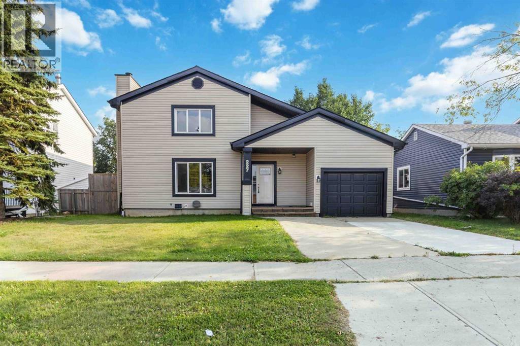 Photo 2 of 227 Dickins Drive, Fort Mcmurray AB