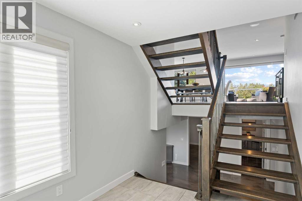 Photo 4 of 5444 Varsity Drive Nw, Calgary AB