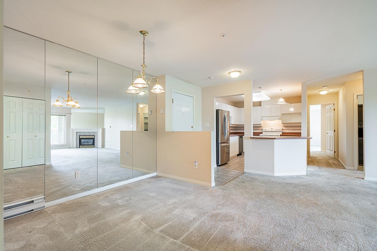 Photo 4 of 401 15130 29 A Avenue, Surrey BC