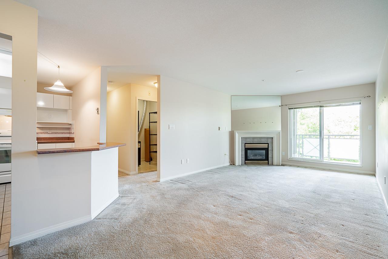 Photo 10 of 401 15130 29 A Avenue, Surrey BC