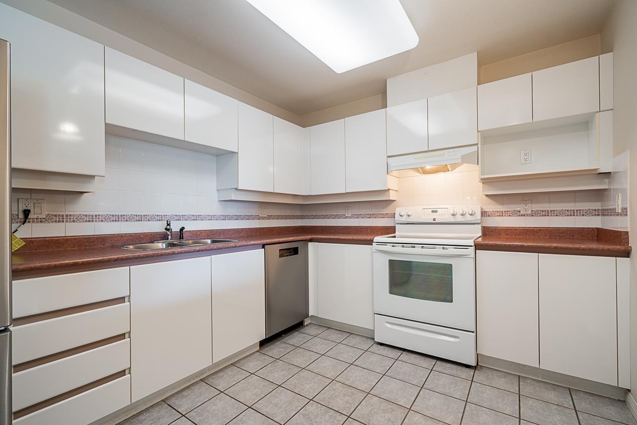 Photo 5 of 401 15130 29 A Avenue, Surrey BC