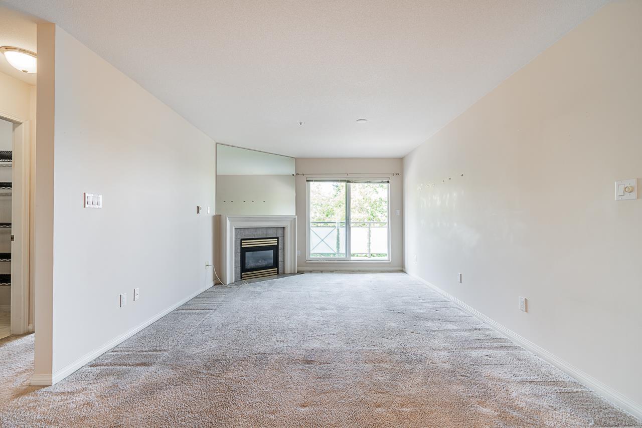 Photo 14 of 401 15130 29 A Avenue, Surrey BC