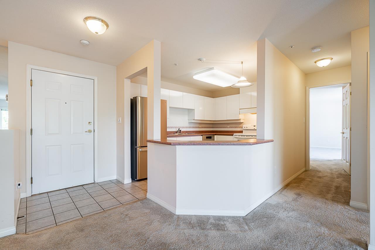 Photo 3 of 401 15130 29 A Avenue, Surrey BC