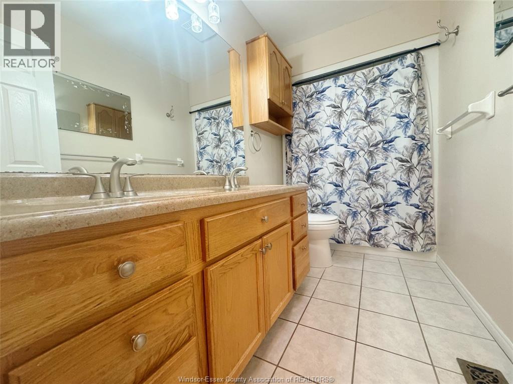 Photo 11 of 4224 Northwood Lakes Drive, Windsor ON