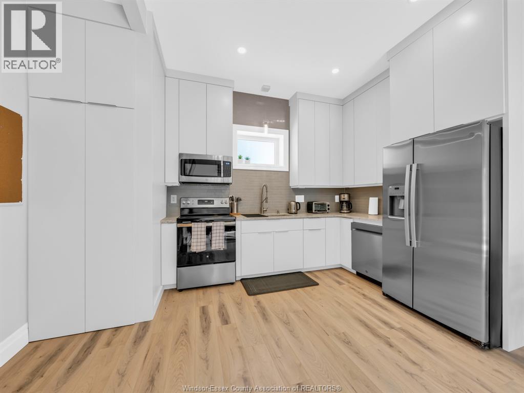 Photo 4 of 675 Bedford Unit B, Windsor ON