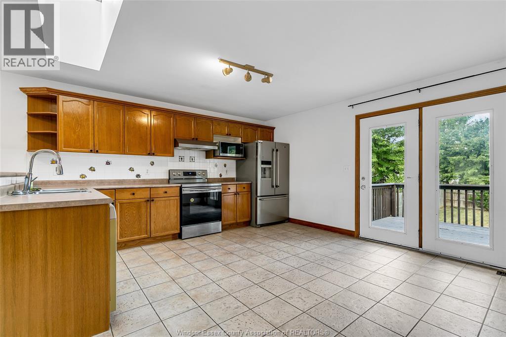 Photo 10 of 854 Silverdale Drive, Windsor ON