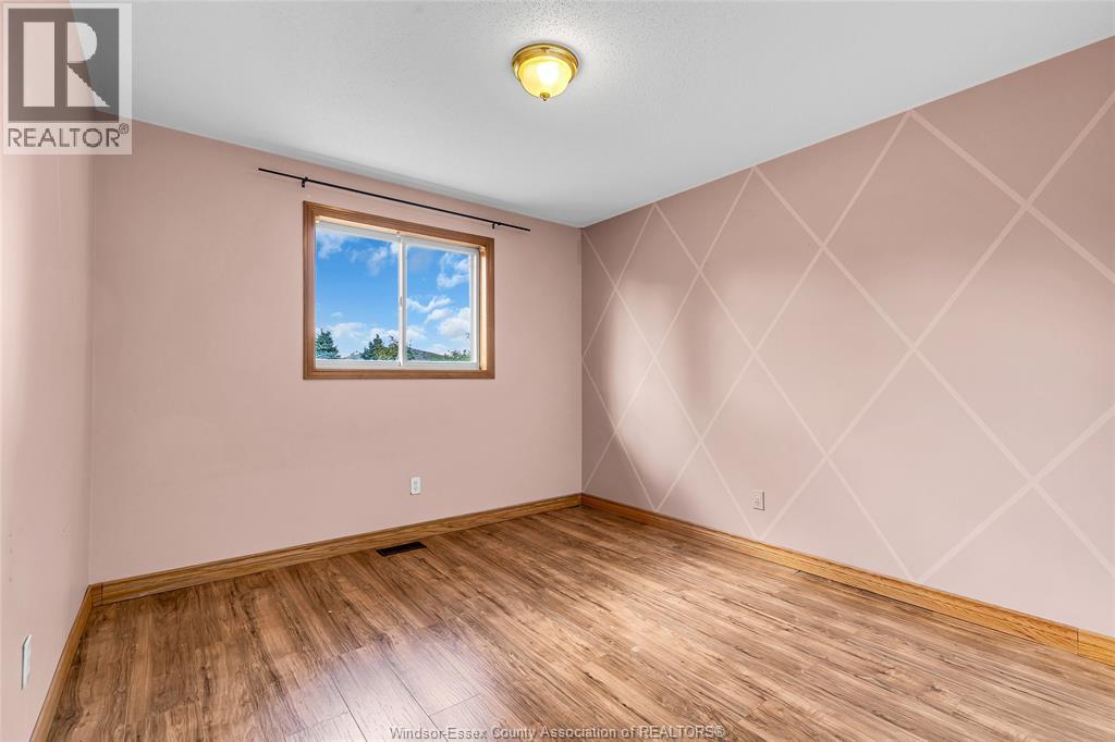 Photo 12 of 854 Silverdale Drive, Windsor ON