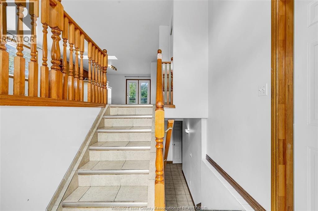 Photo 4 of 854 Silverdale Drive, Windsor ON