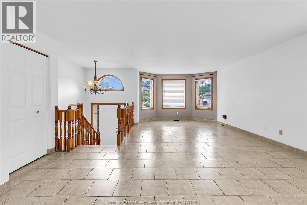 Photo 5 of 854 Silverdale Drive, Windsor ON