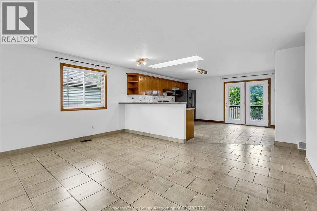 Photo 8 of 854 Silverdale Drive, Windsor ON