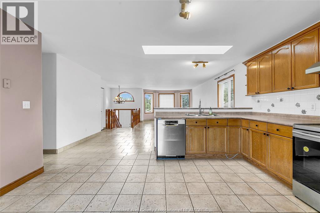 Photo 9 of 854 Silverdale Drive, Windsor ON