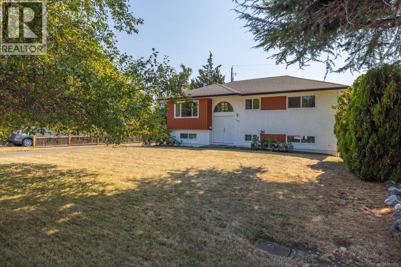 Photo 1 of 1665 Blair Ave, Saanich BC
