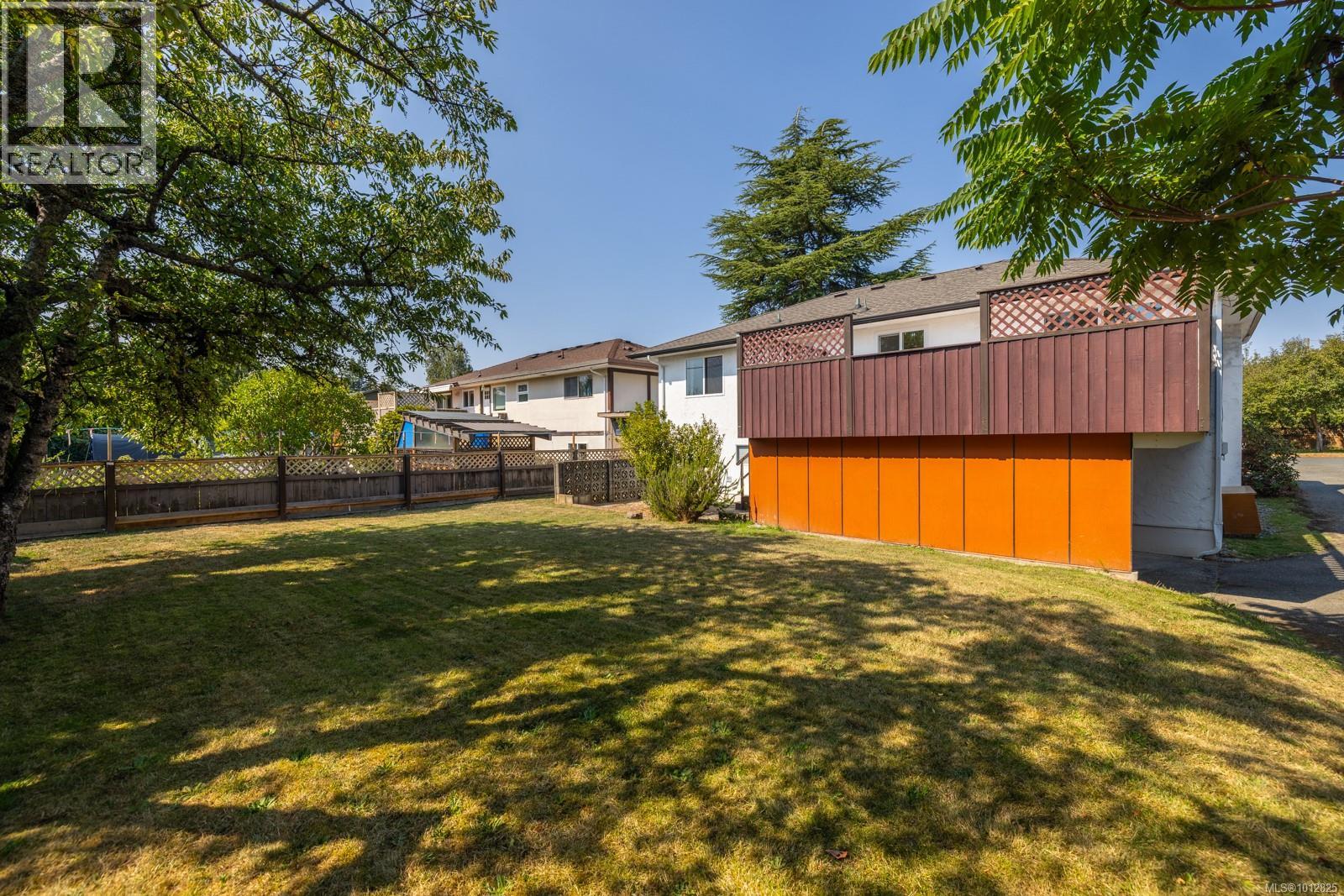 Photo 2 of 1665 Blair Ave, Saanich BC