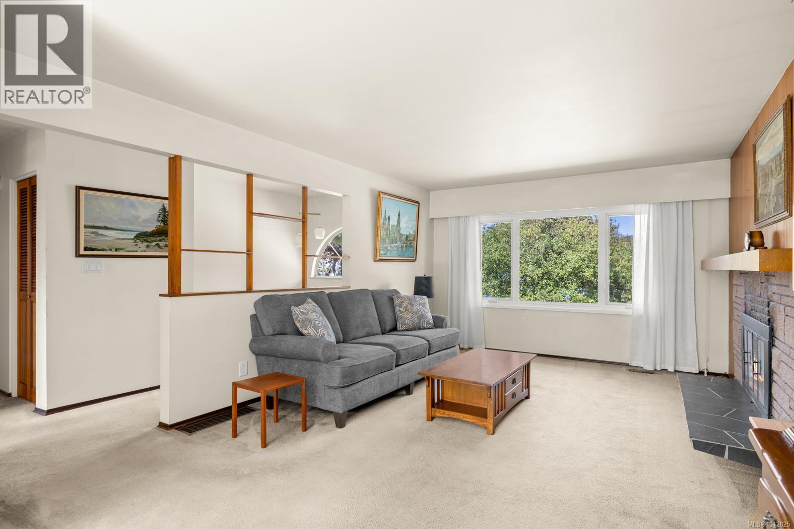 Photo 4 of 1665 Blair Ave, Saanich BC