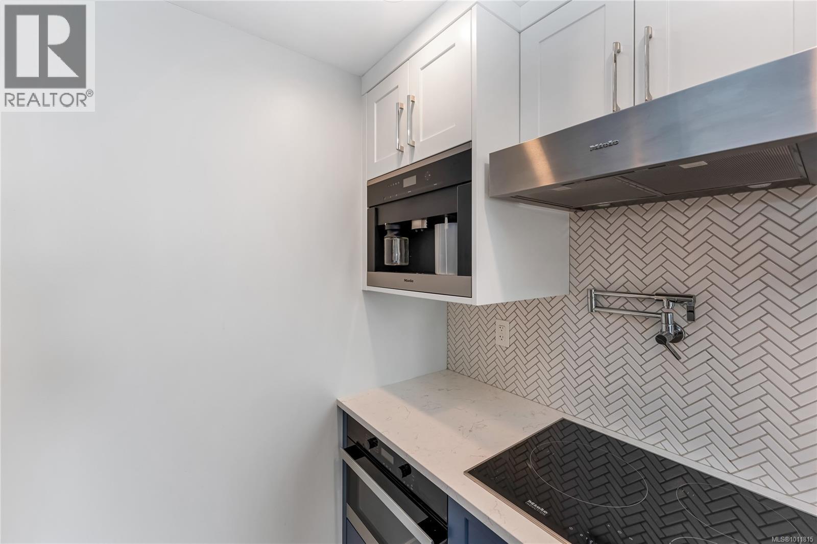 Photo 4 of 804 930 Yates St, Victoria BC