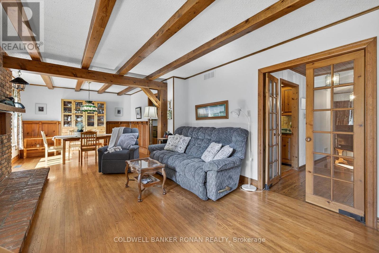 Photo 10 of 116 Armstrong Crescent, King ON