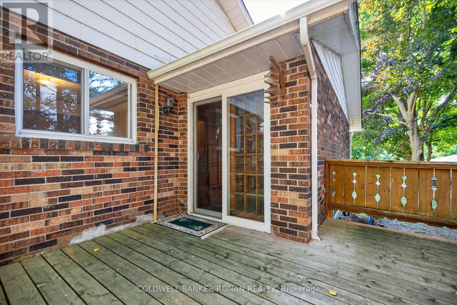 Photo 18 of 116 Armstrong Crescent, King ON