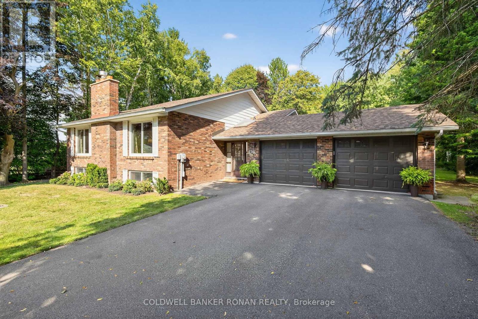 Photo 4 of 116 Armstrong Crescent, King ON