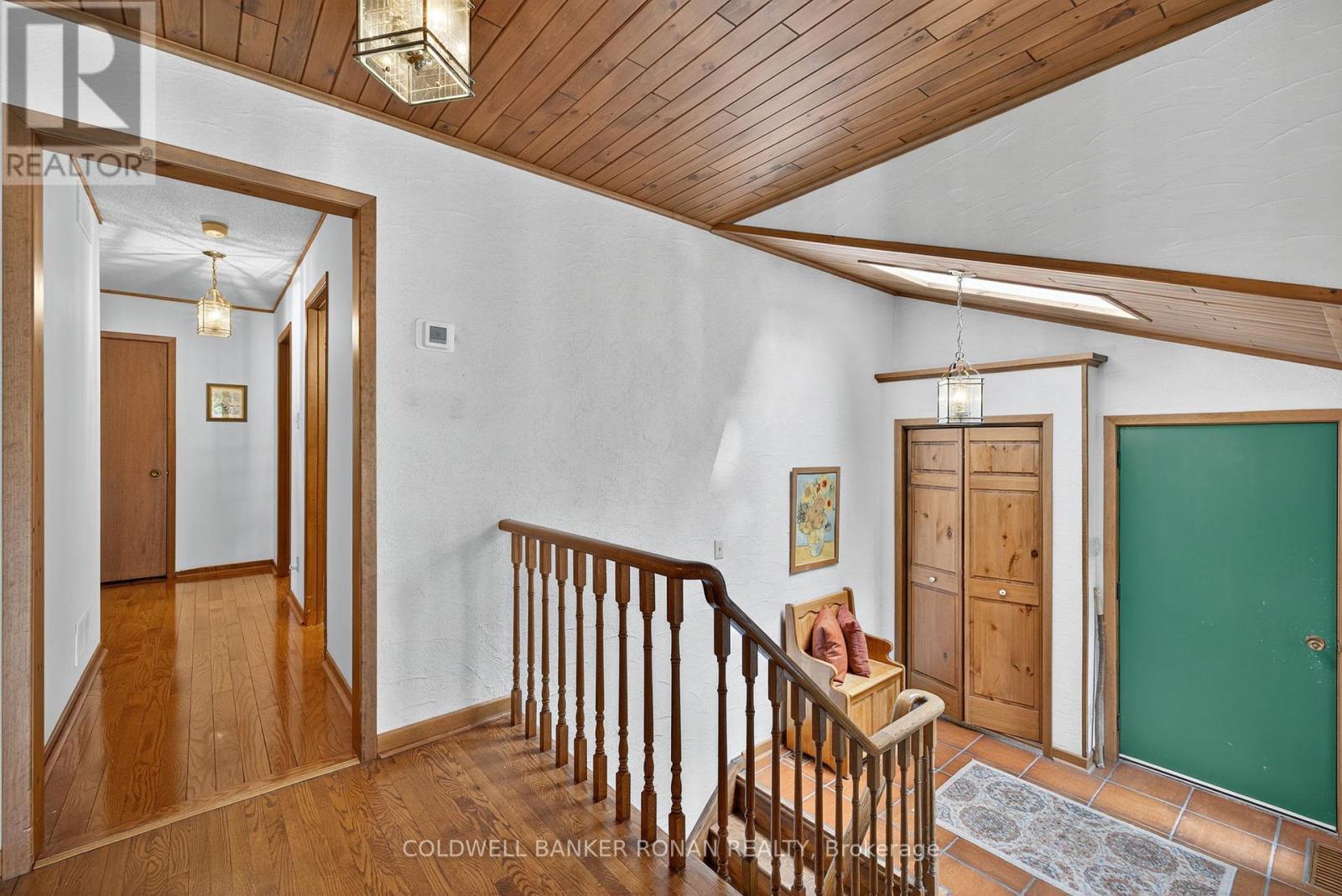 Photo 7 of 116 Armstrong Crescent, King ON