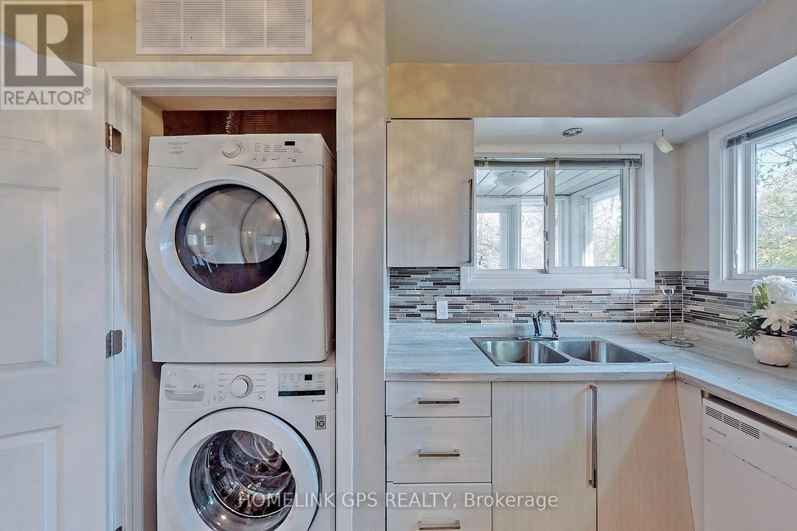 Photo 33 of 267 Elgin Mills Road W, Richmond Hill ON