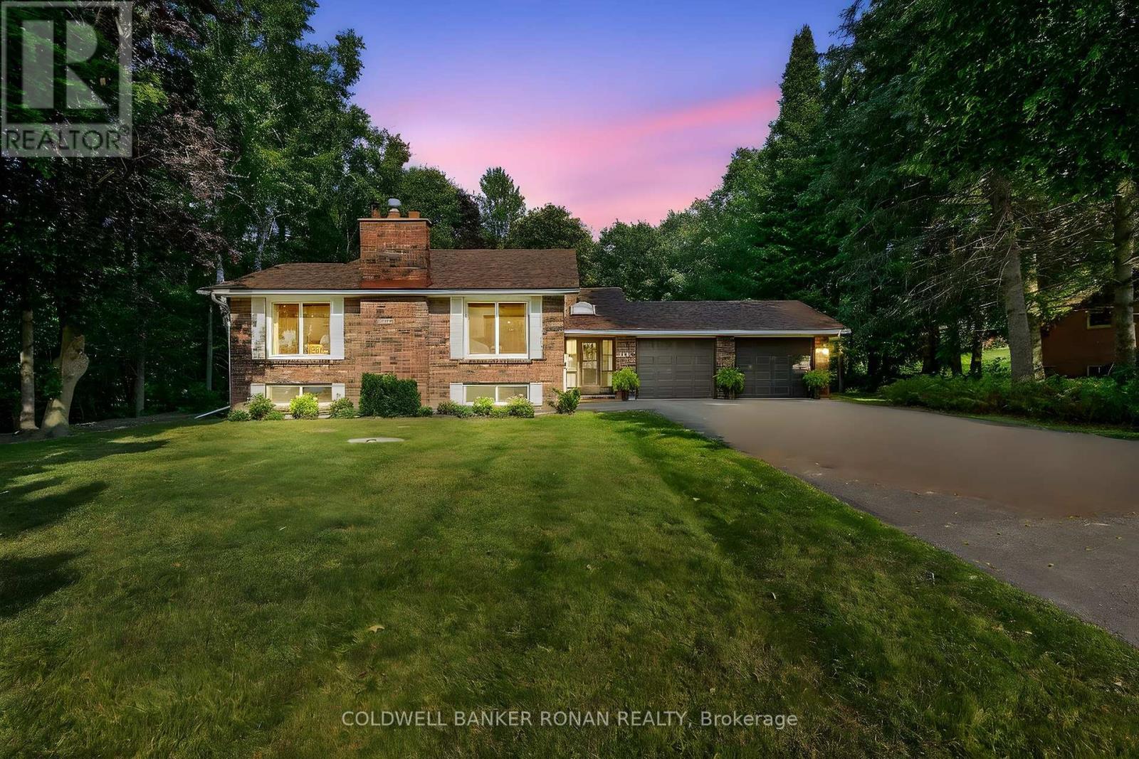 Photo 1 of 116 Armstrong Crescent, King ON