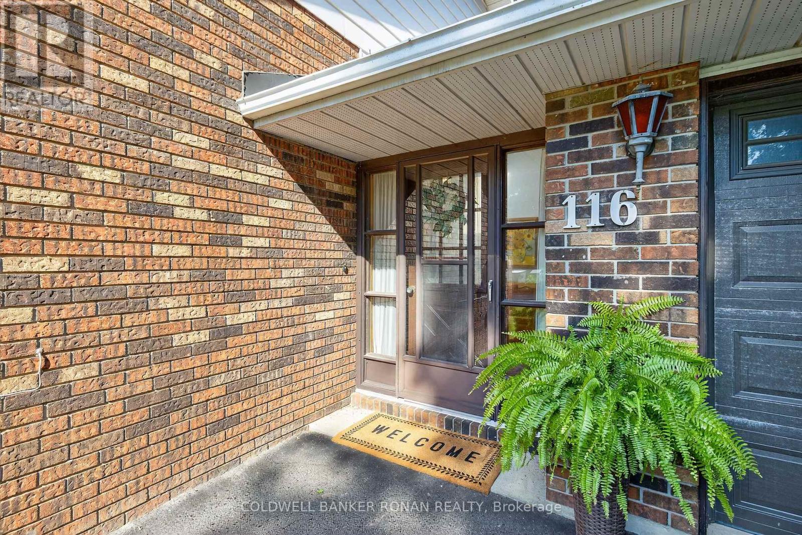 Photo 5 of 116 Armstrong Crescent, King ON