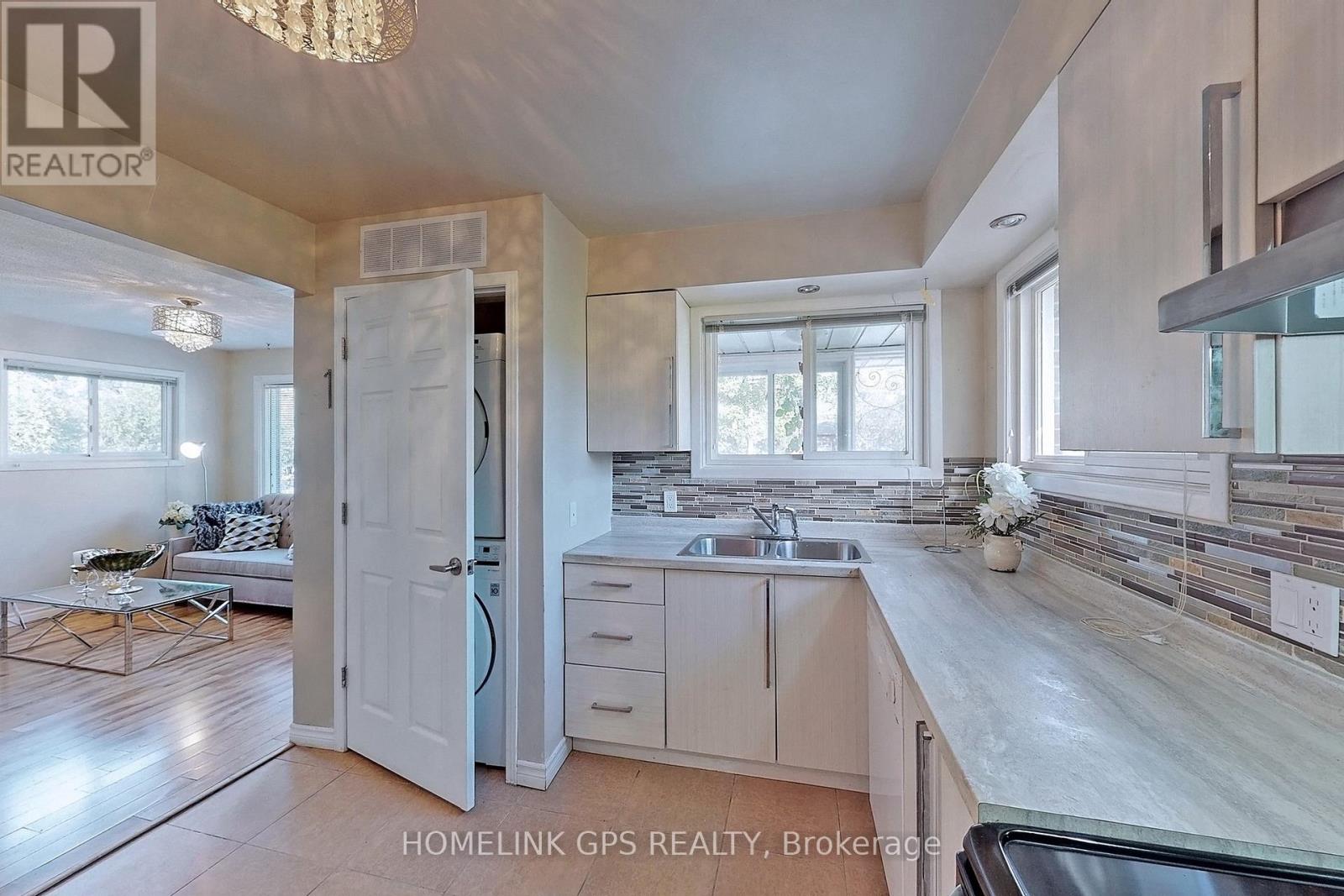 Photo 16 of 267 Elgin Mills Road W, Richmond Hill ON