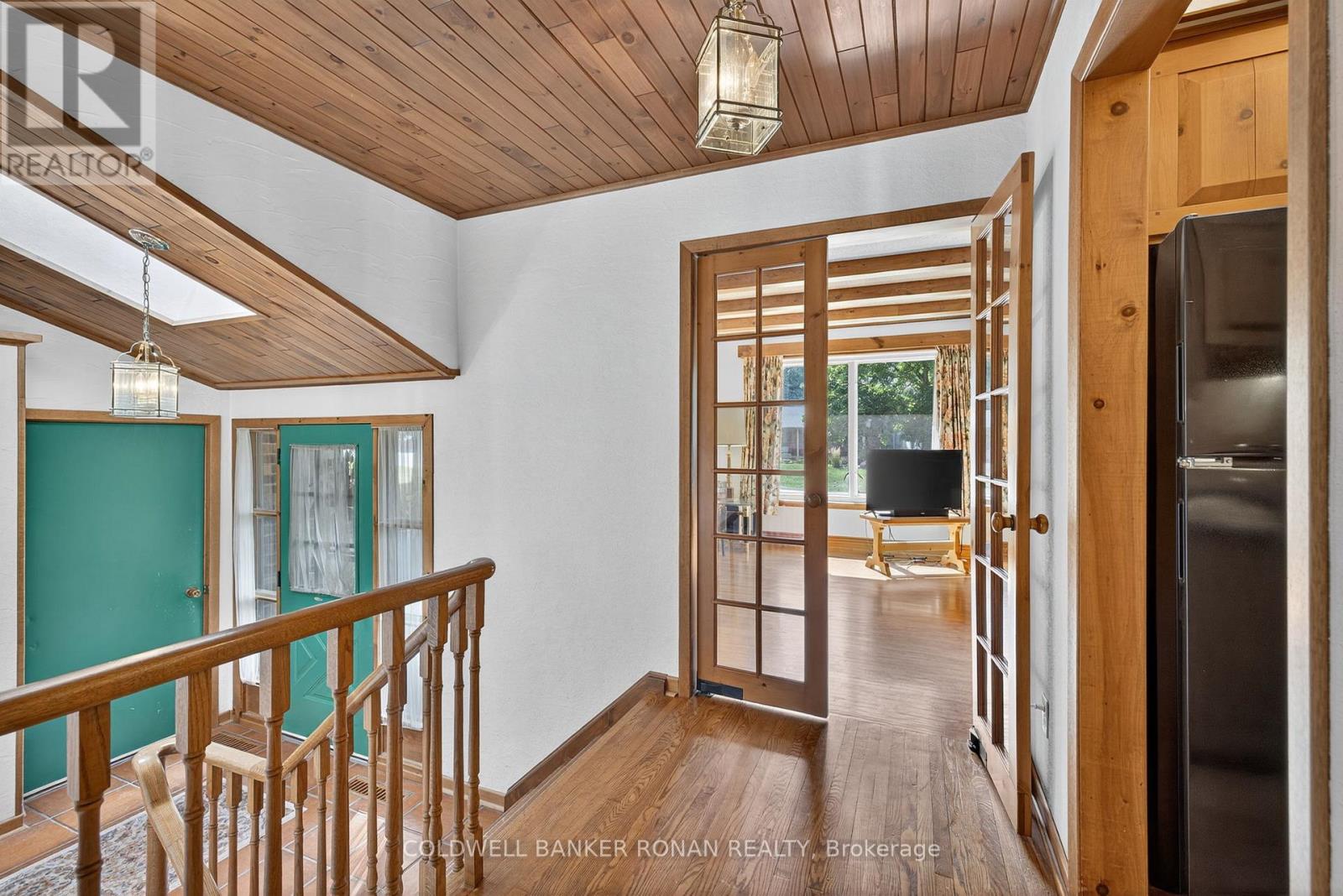 Photo 8 of 116 Armstrong Crescent, King ON