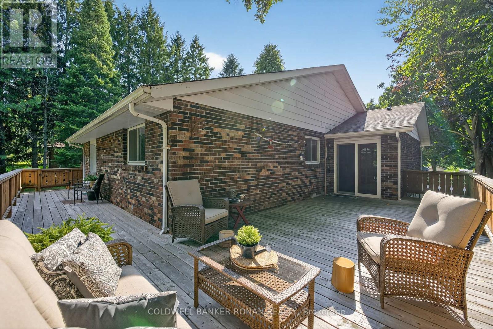 Photo 20 of 116 Armstrong Crescent, King ON