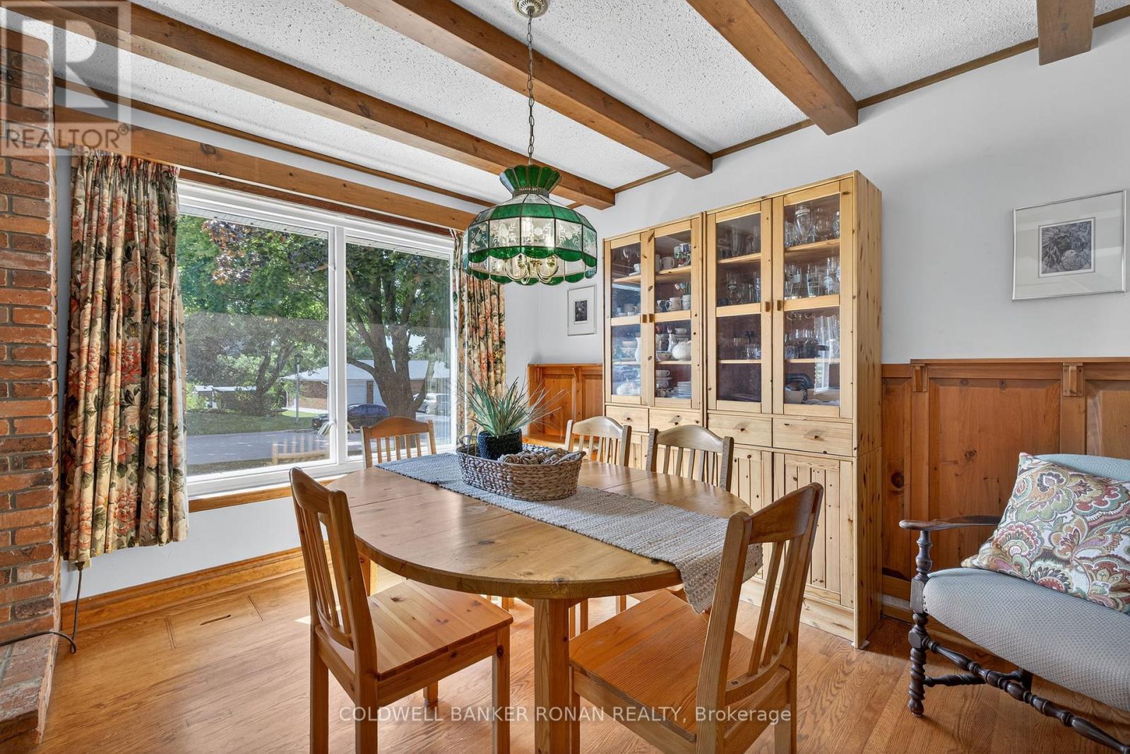Photo 13 of 116 Armstrong Crescent, King ON