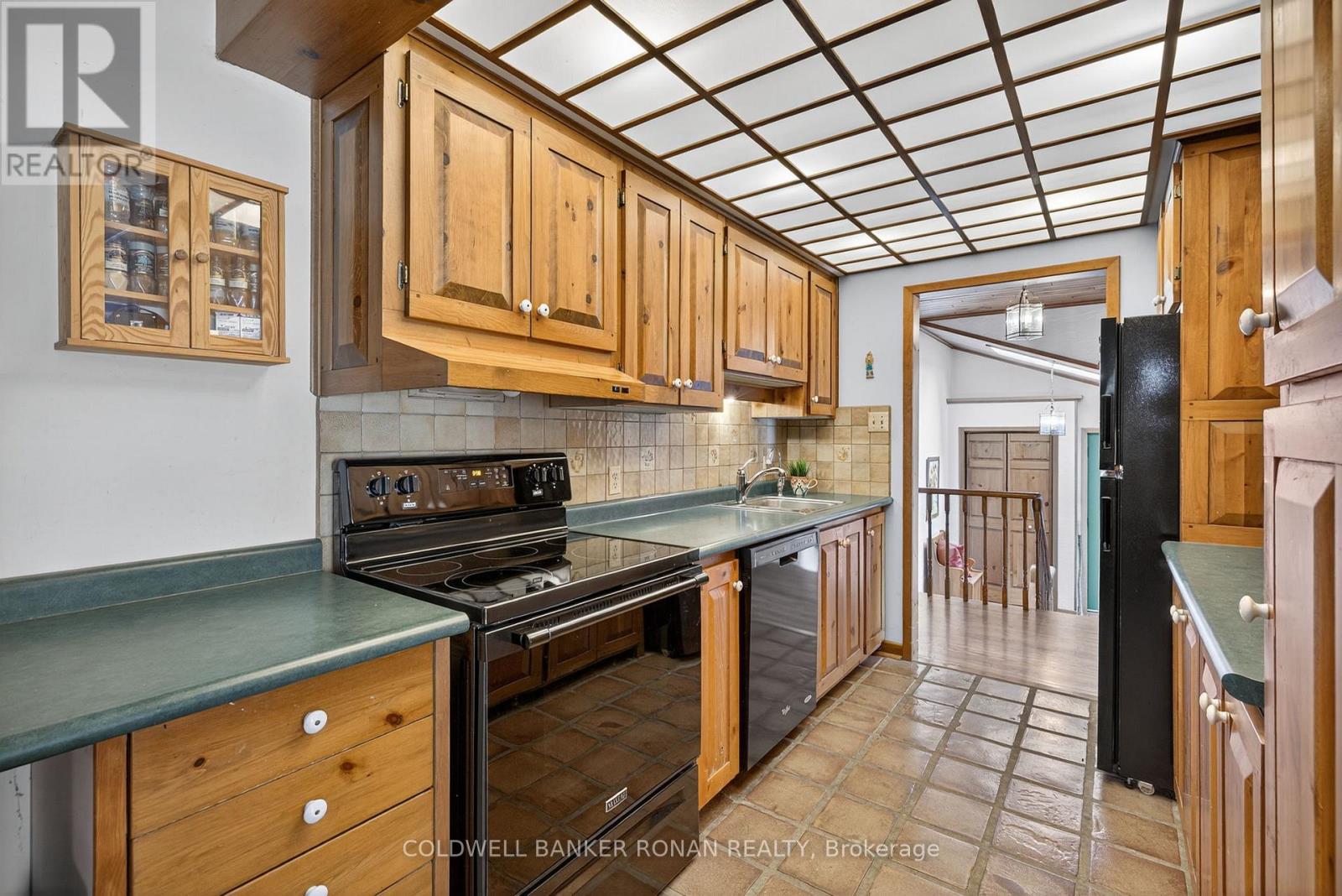 Photo 15 of 116 Armstrong Crescent, King ON