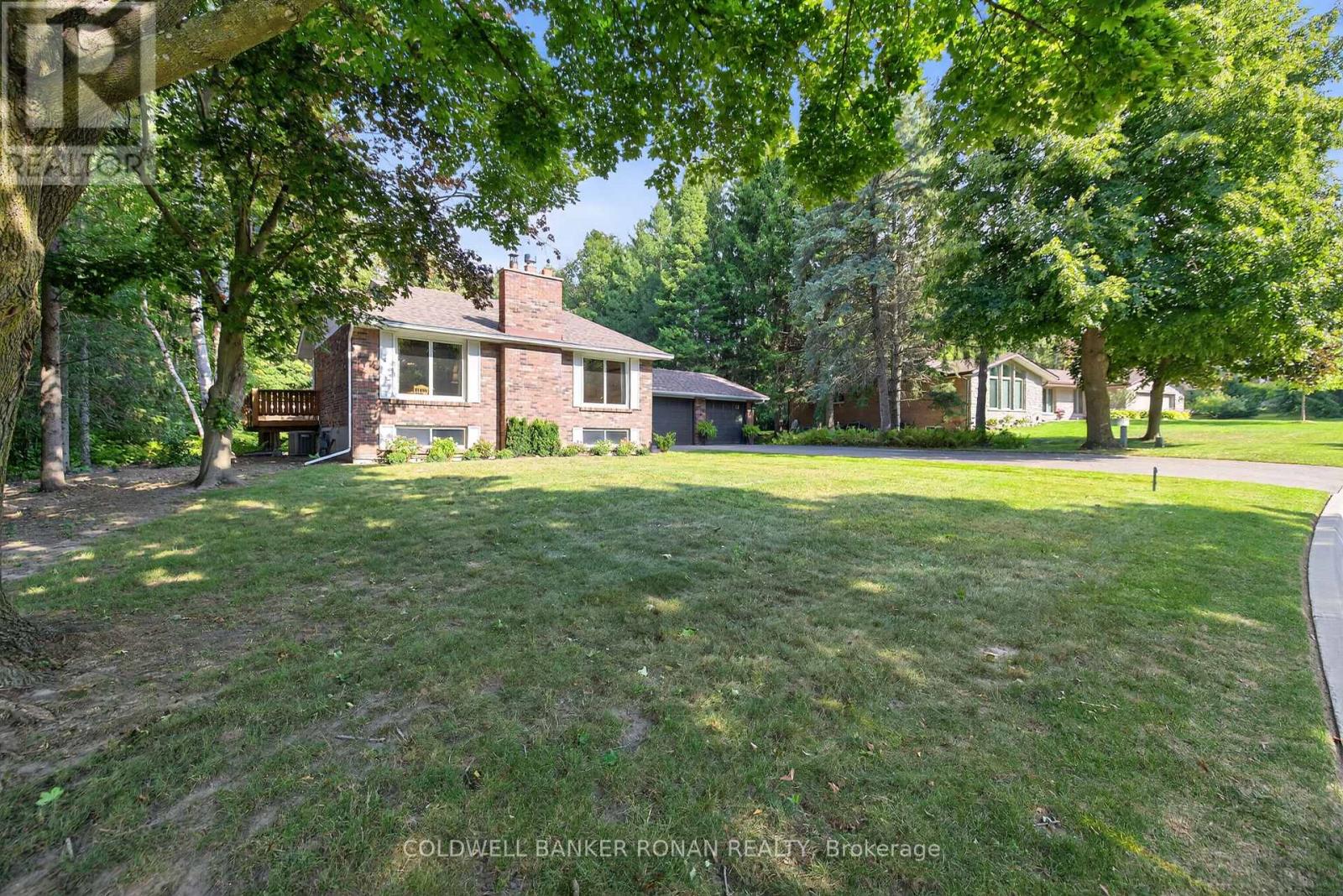 Photo 3 of 116 Armstrong Crescent, King ON
