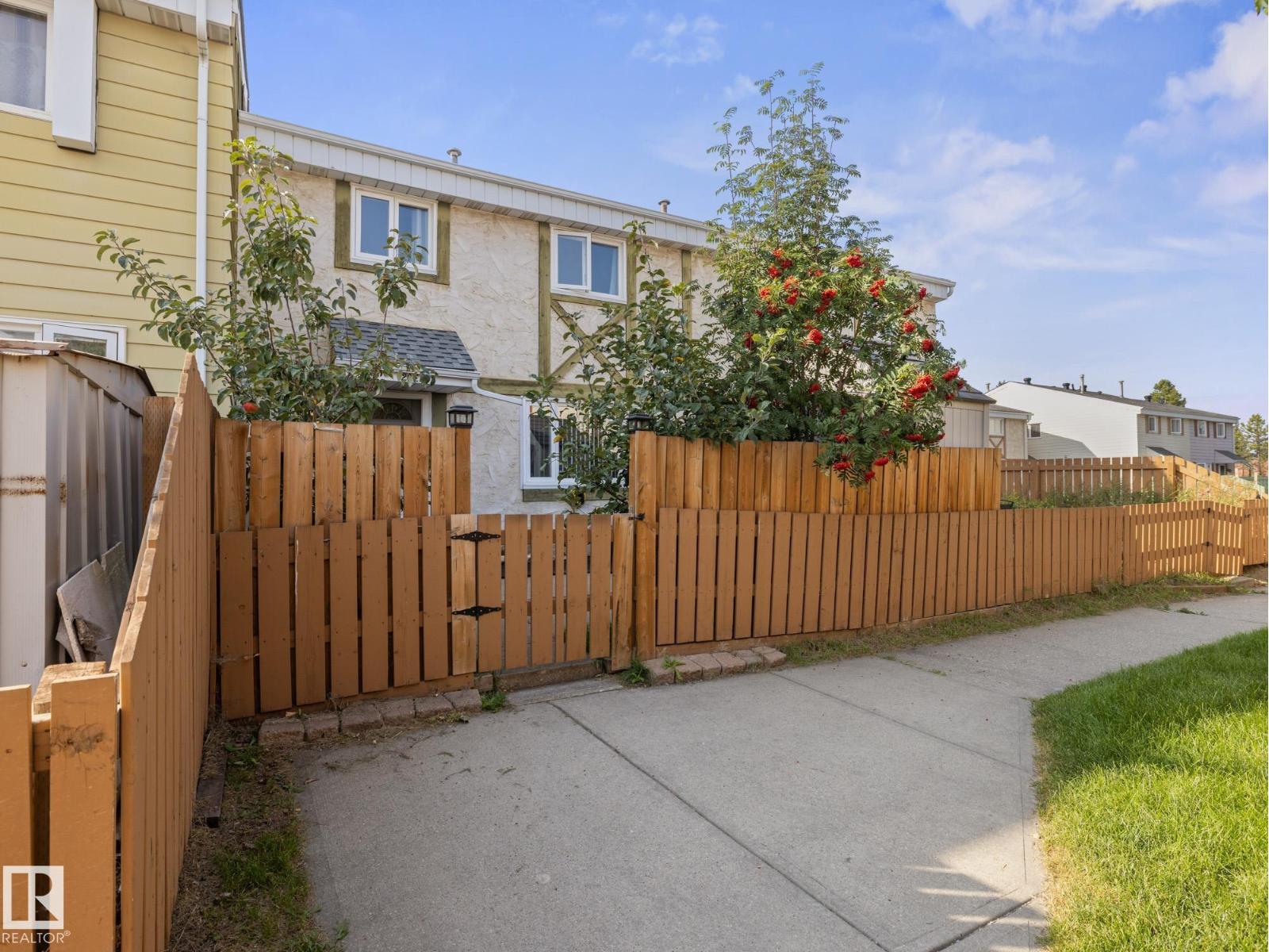 Photo 1 of 20 E Callingwood Co Nw, Edmonton AB