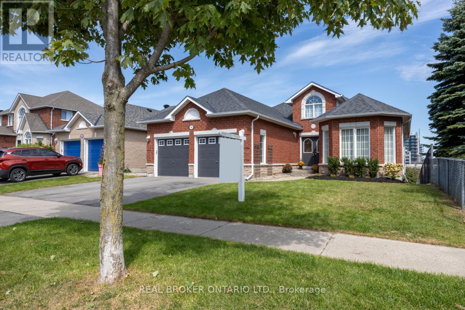 Photo 2 of 69 Padfield Drive, Clarington ON