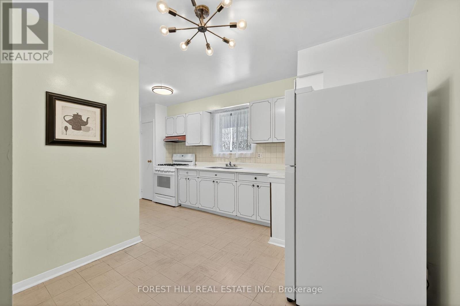Photo 11 of 35 Regatta Crescent, Toronto ON