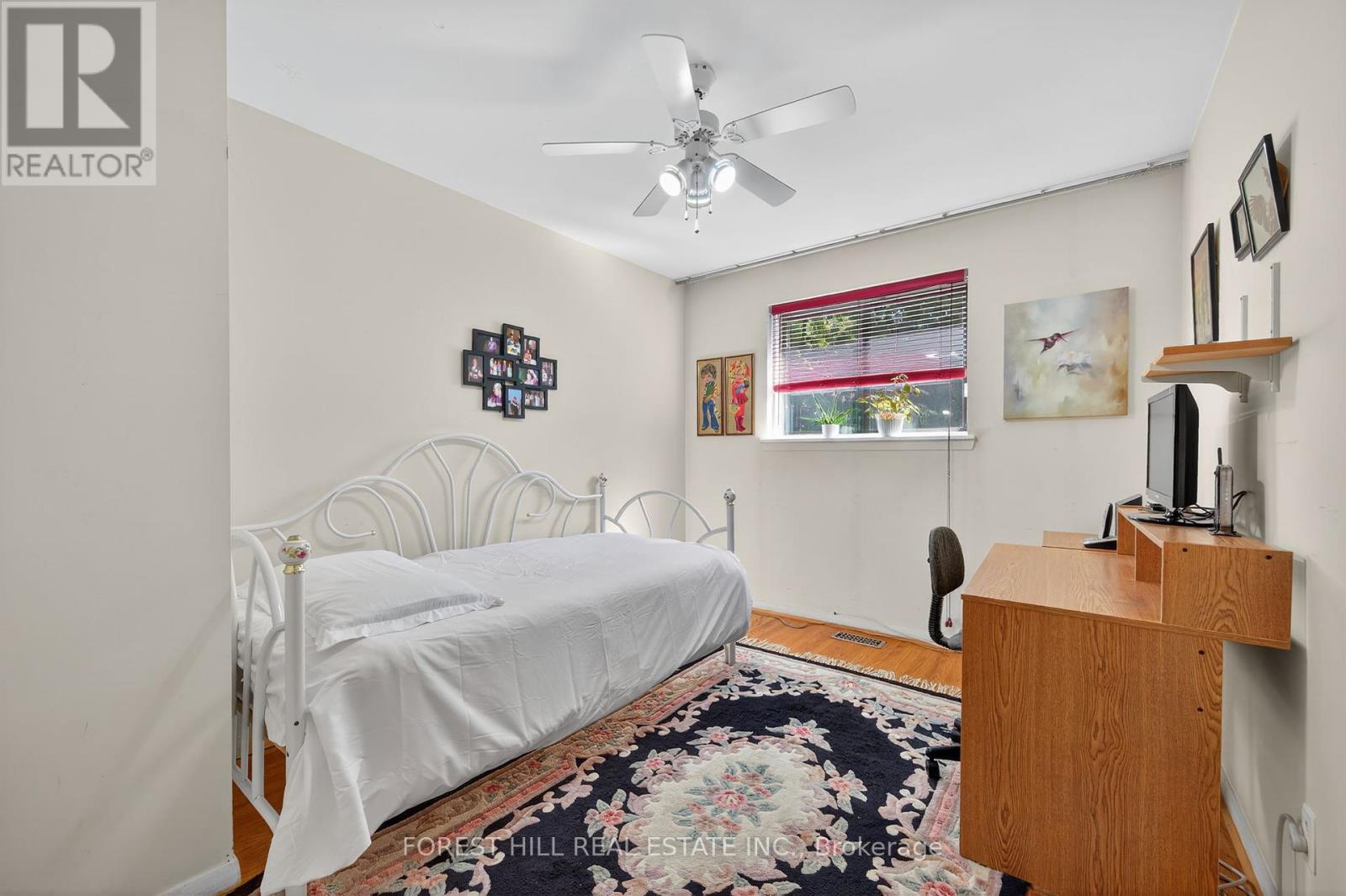 Photo 16 of 35 Regatta Crescent, Toronto ON