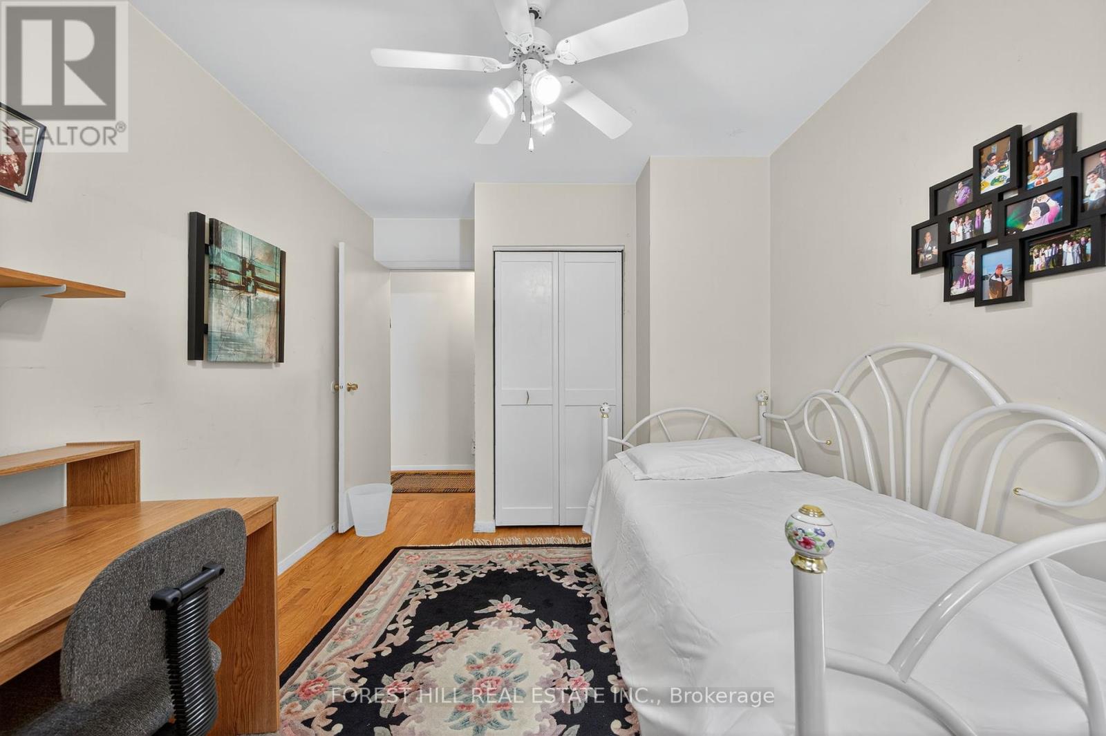 Photo 18 of 35 Regatta Crescent, Toronto ON
