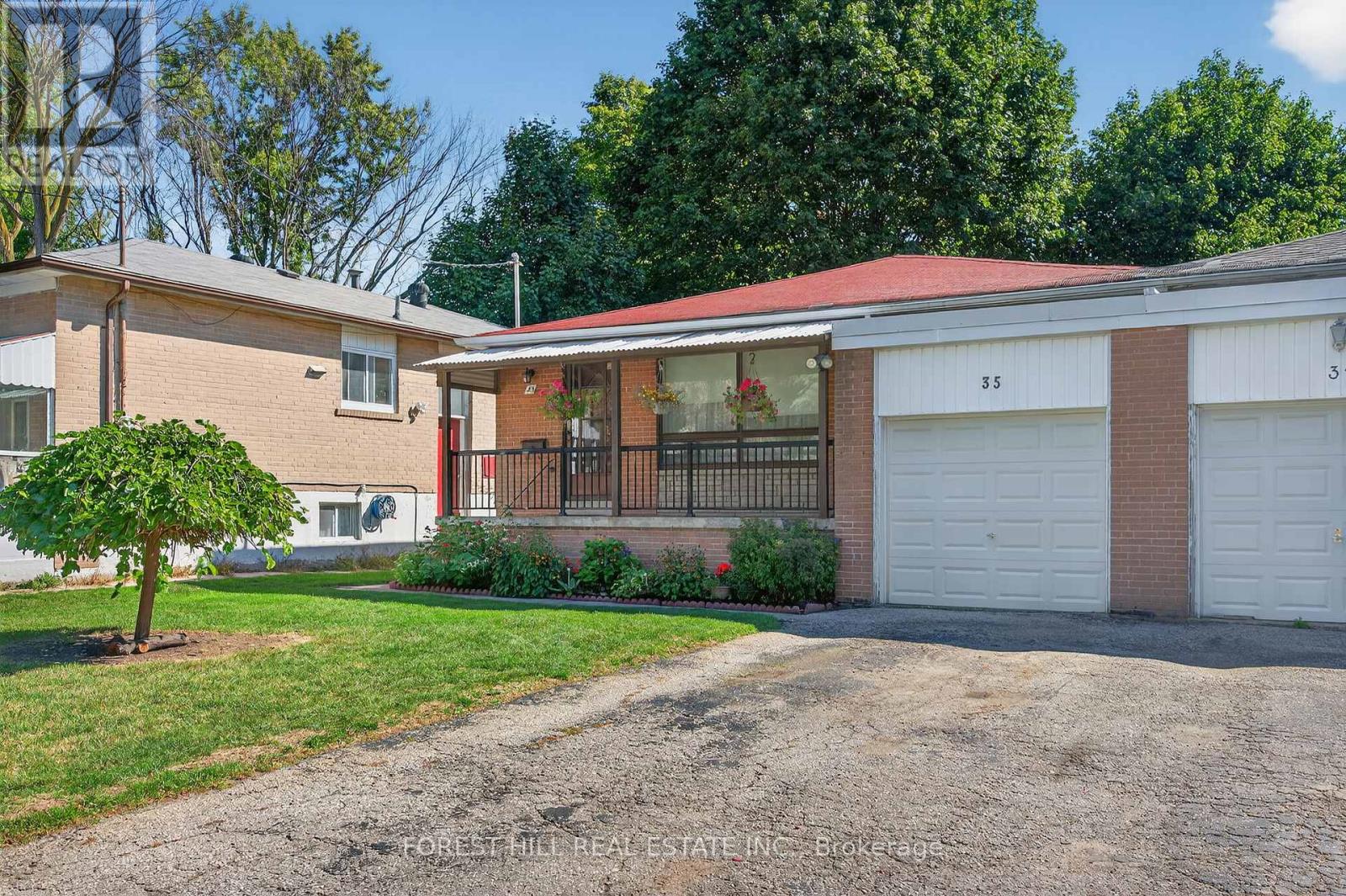 Photo 2 of 35 Regatta Crescent, Toronto ON