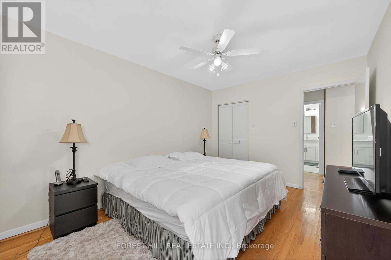 Photo 20 of 35 Regatta Crescent, Toronto ON