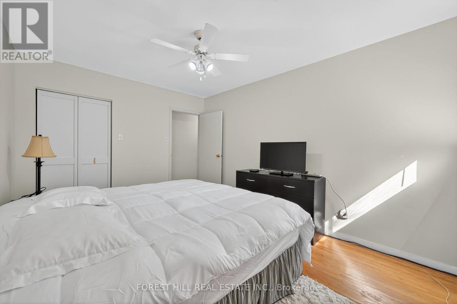 Photo 21 of 35 Regatta Crescent, Toronto ON