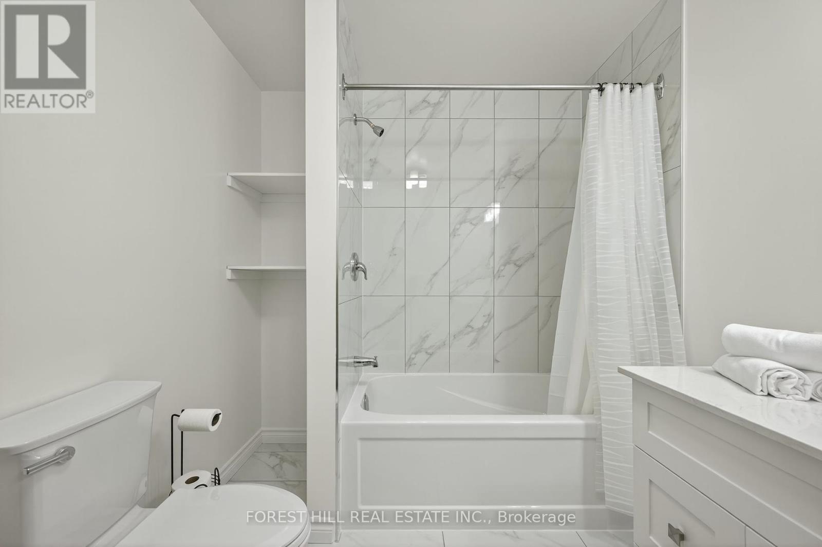 Photo 23 of 35 Regatta Crescent, Toronto ON