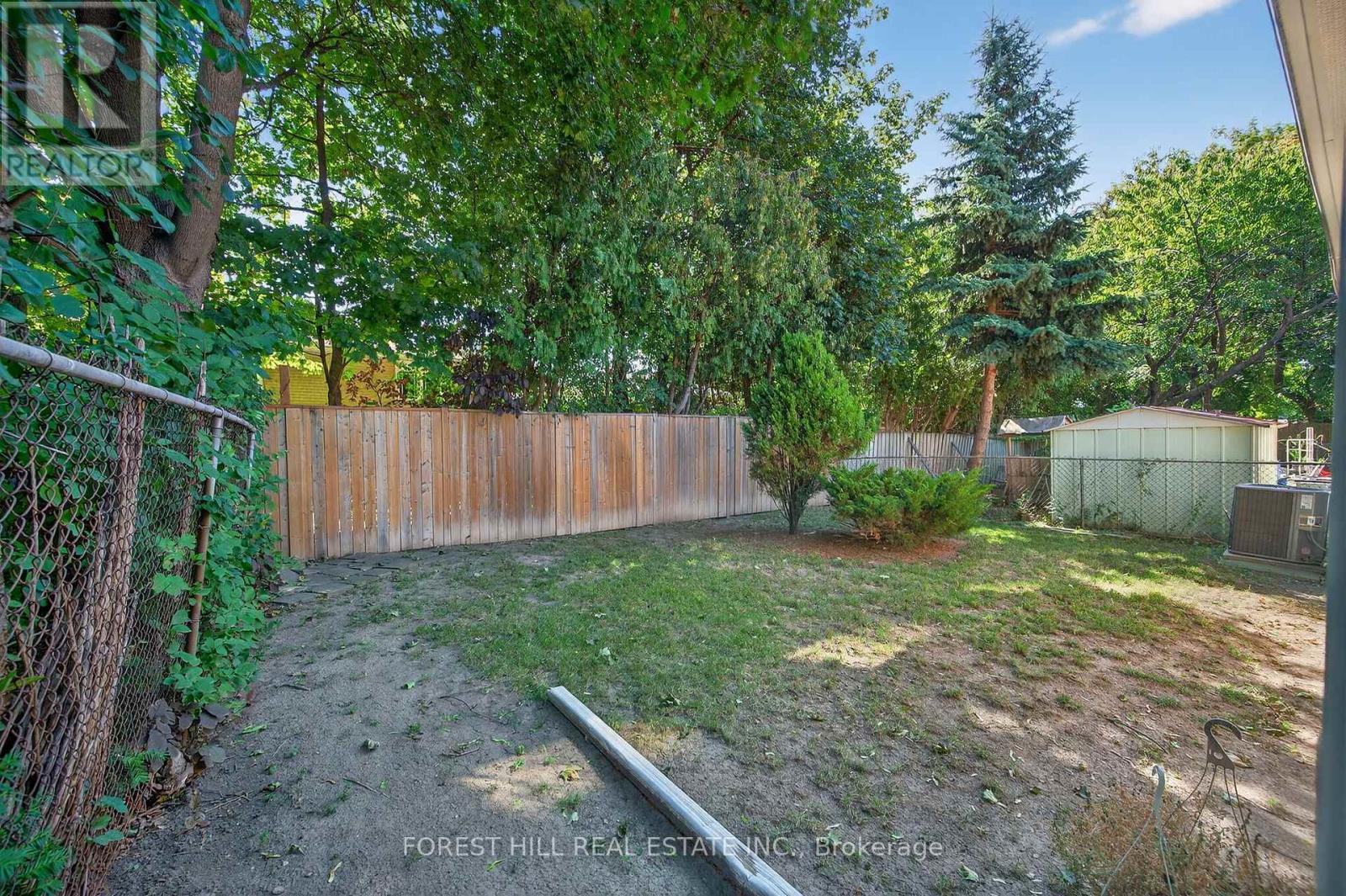 Photo 36 of 35 Regatta Crescent, Toronto ON