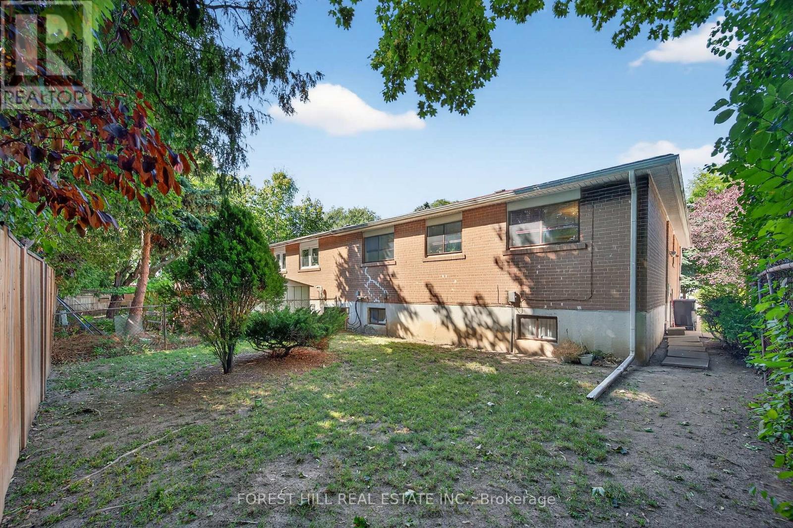 Photo 37 of 35 Regatta Crescent, Toronto ON