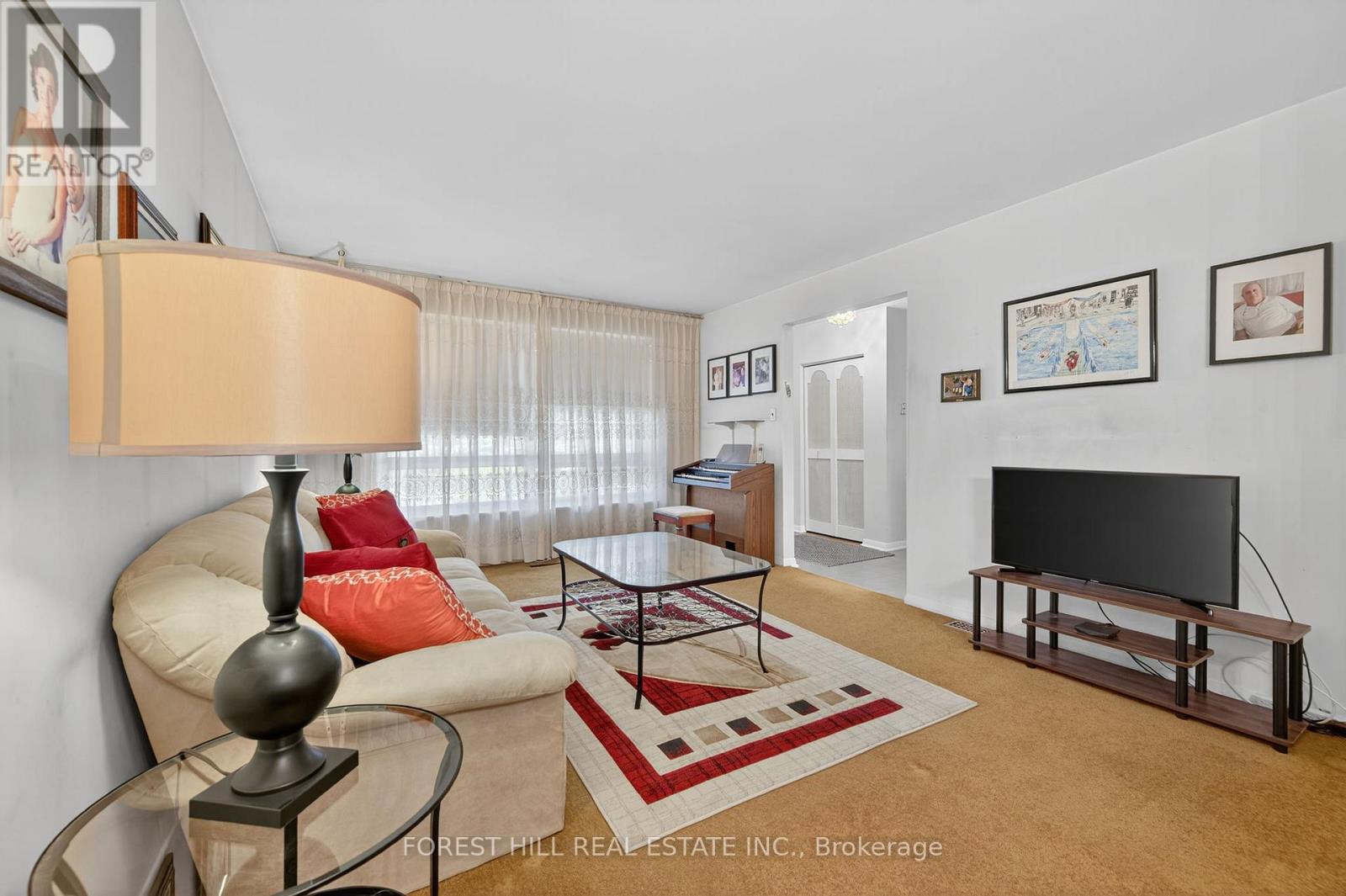 Photo 4 of 35 Regatta Crescent, Toronto ON