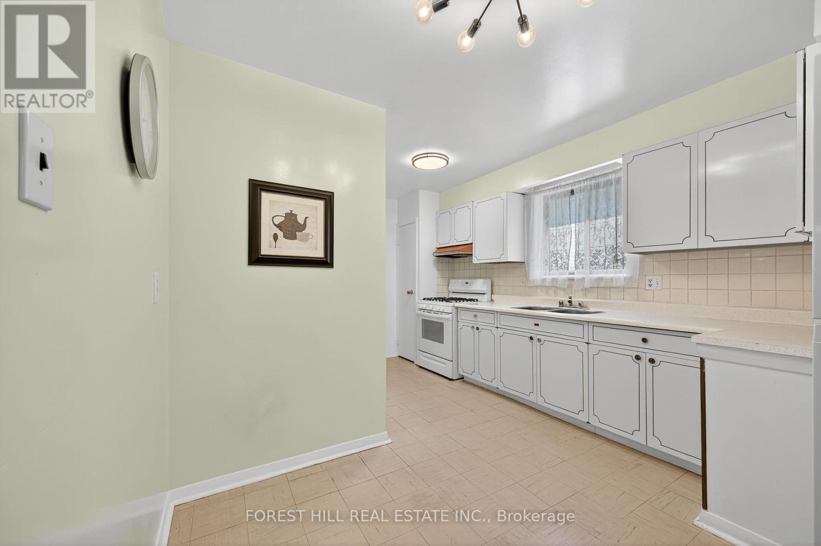 Photo 9 of 35 Regatta Crescent, Toronto ON