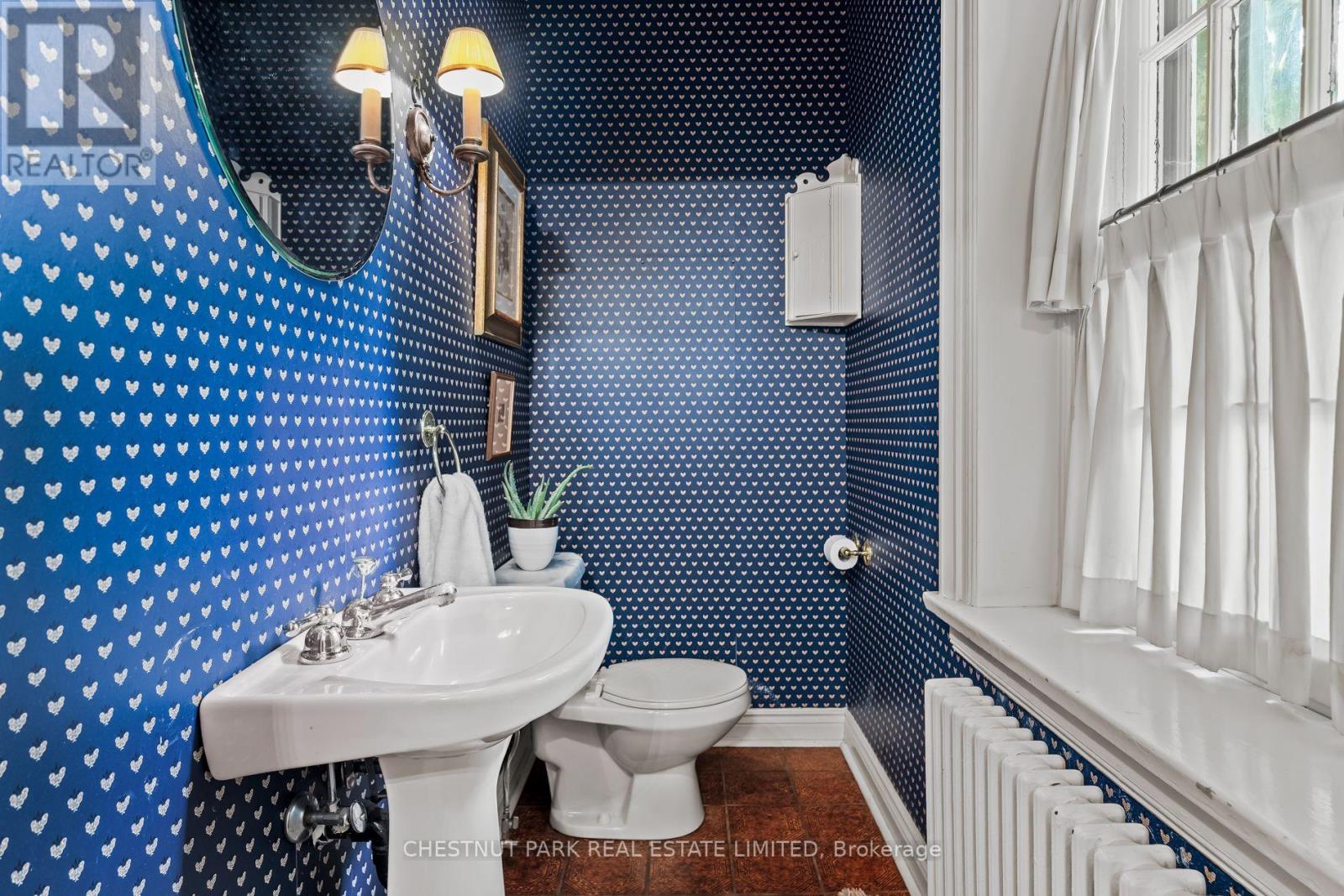 Photo 14 of 49 Roxborough Street, Toronto ON