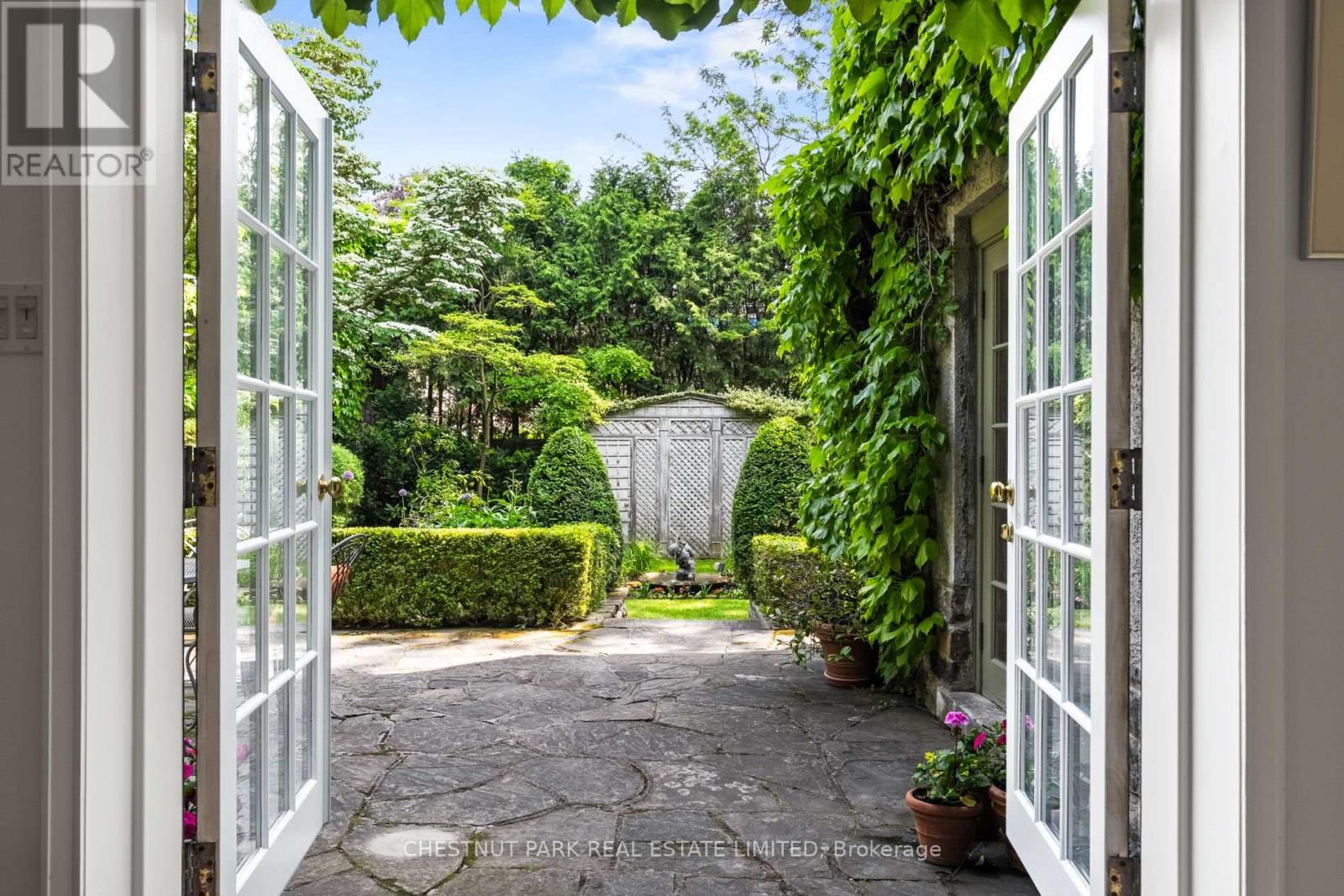 Photo 19 of 49 Roxborough Street, Toronto ON