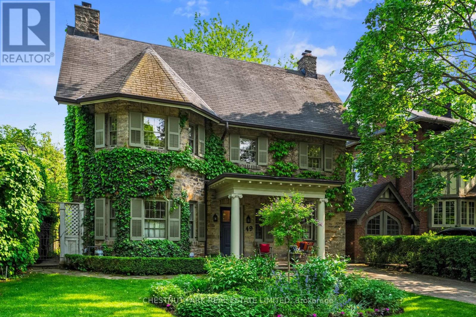 Photo 2 of 49 Roxborough Street, Toronto ON